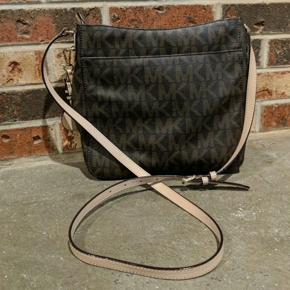 Michael kors crossbody - Picture 2 of 3